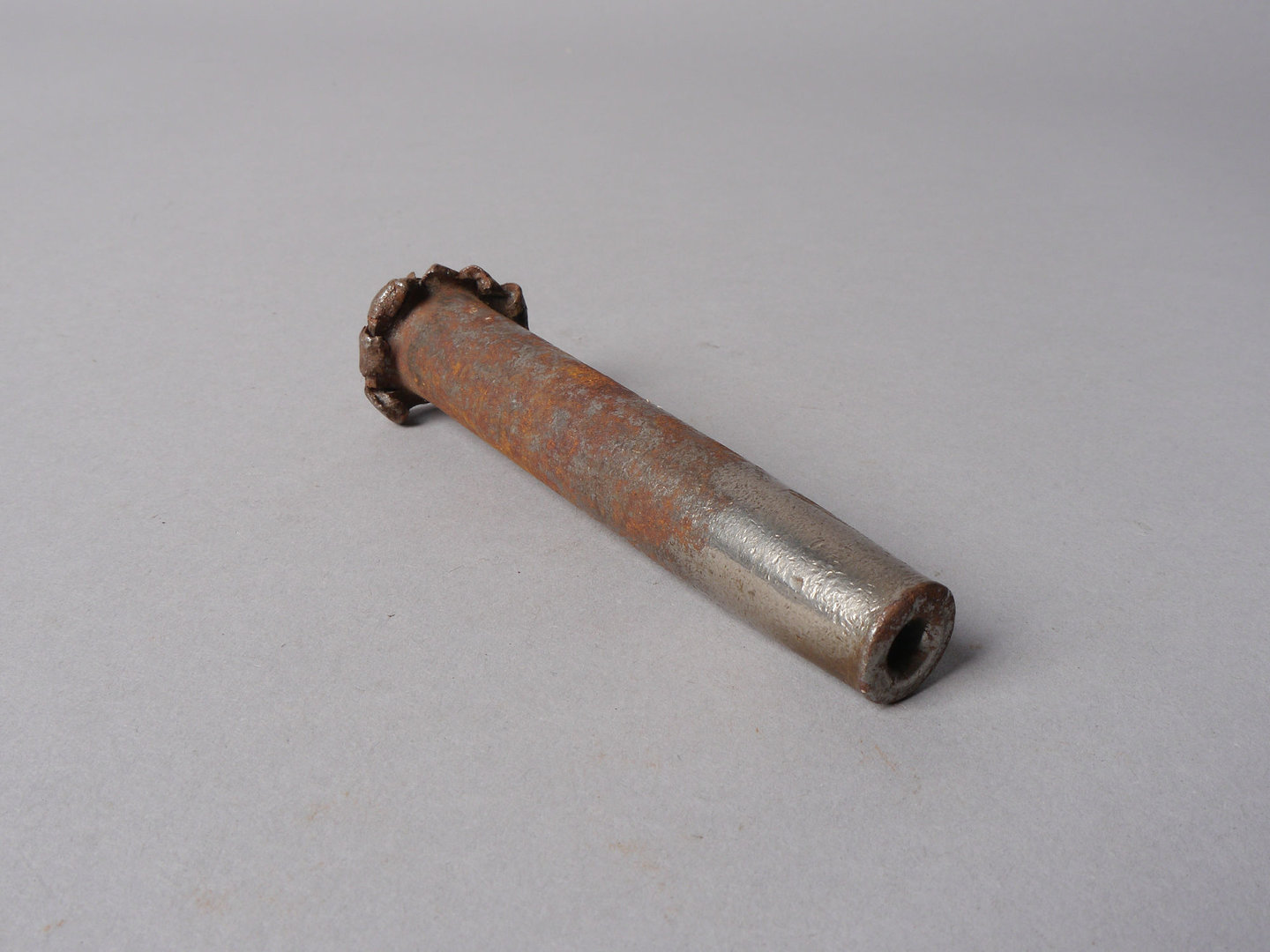 Holle doorslag voor lederbewerking