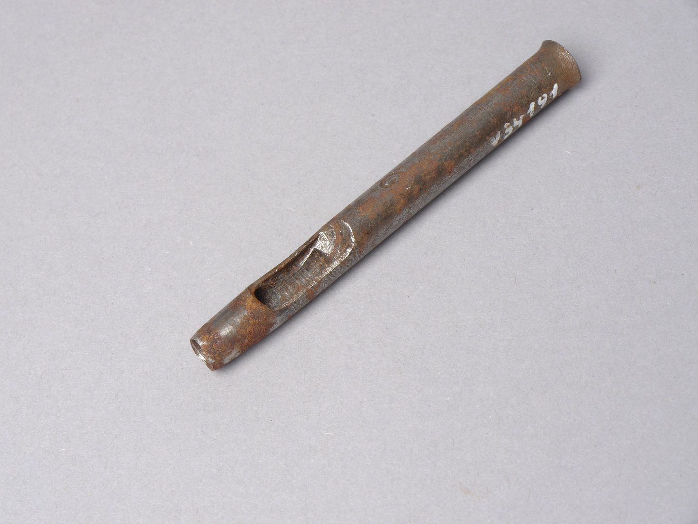 Holle doorslag voor lederbewerking