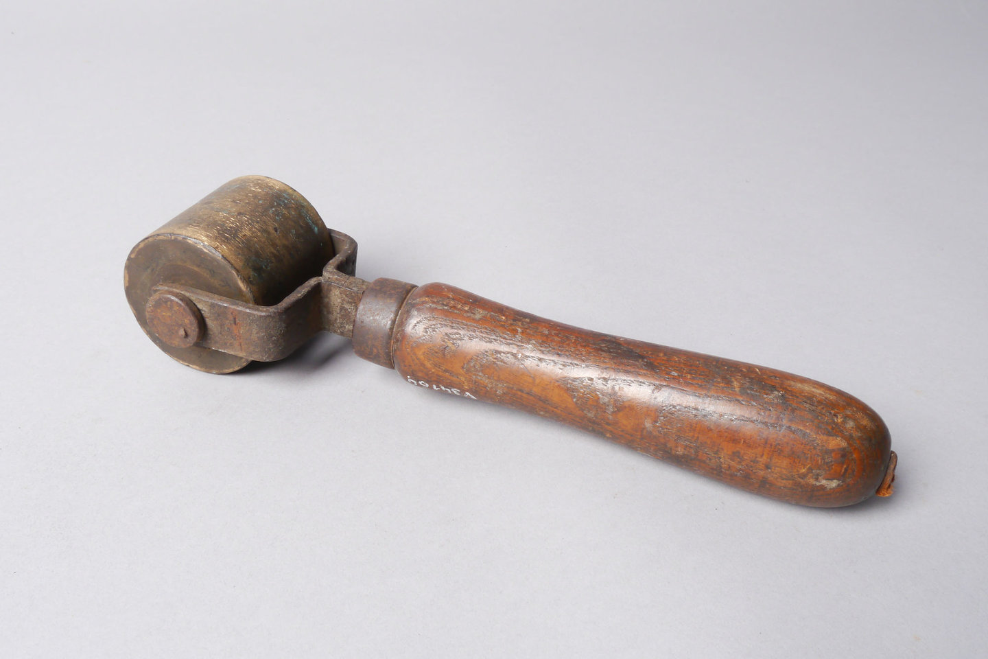 Walkenrol gebruikt voor lederbewerking