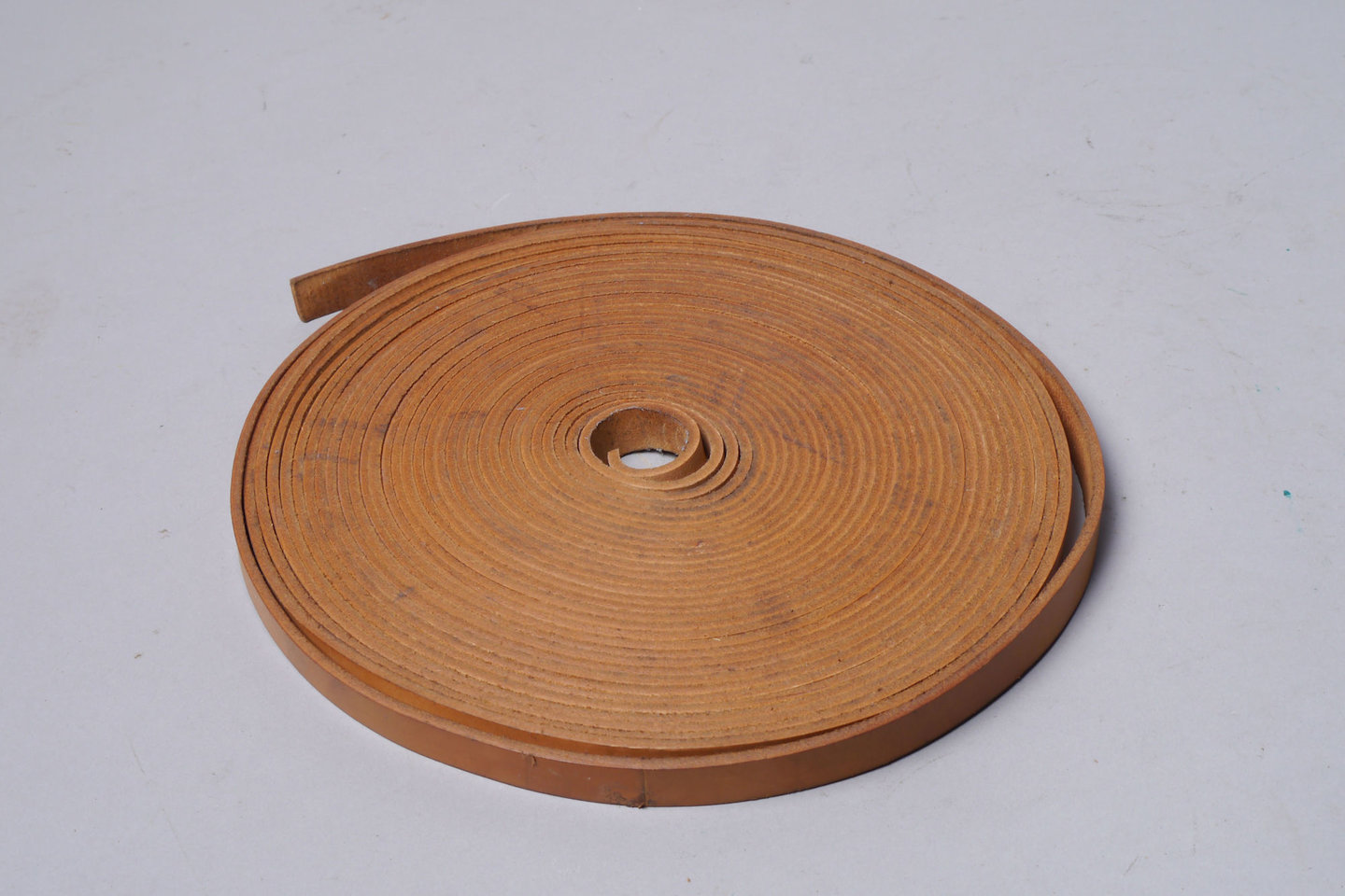 Riem in leer voor verder verwerking