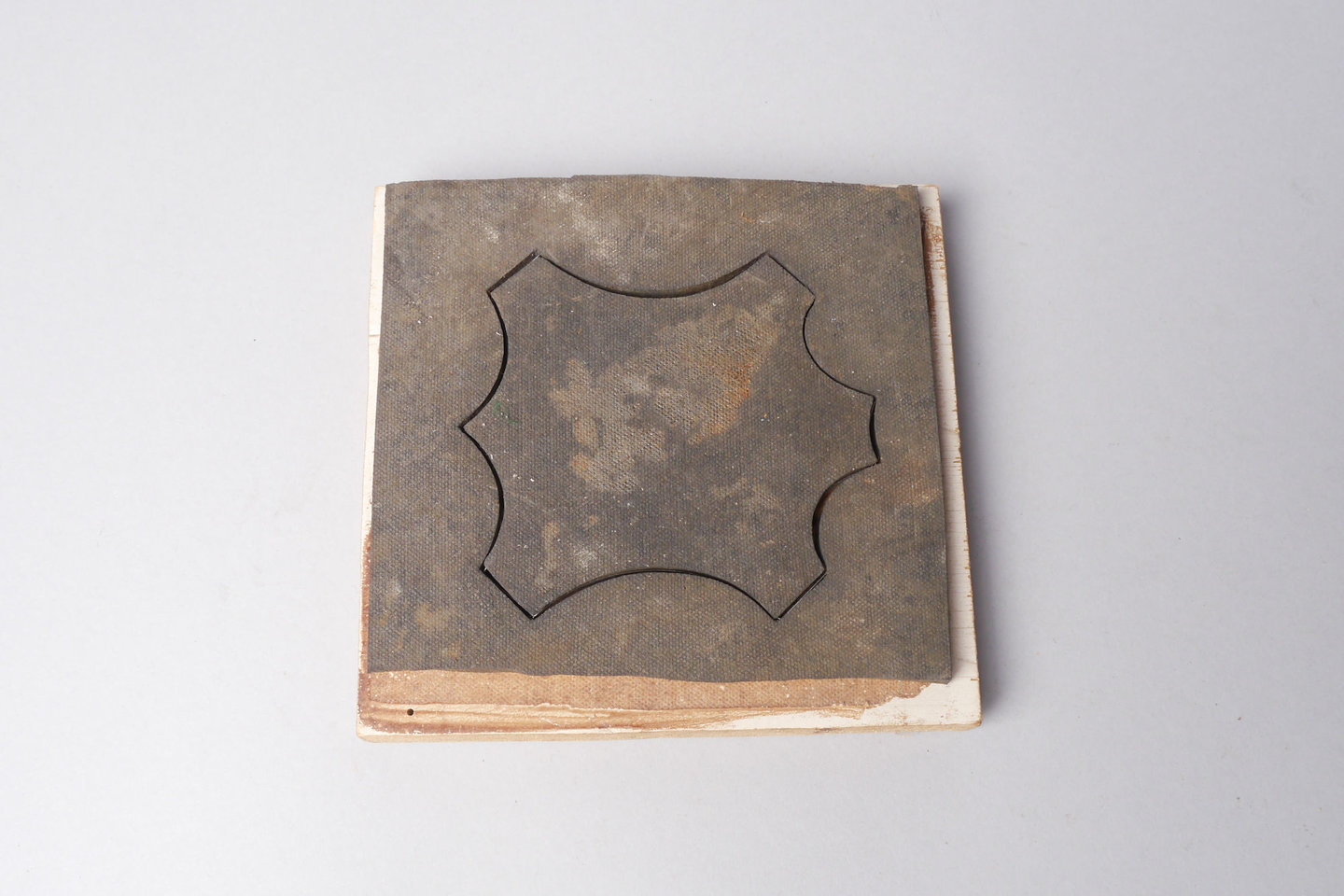 Stans of pons voor lederbewerking