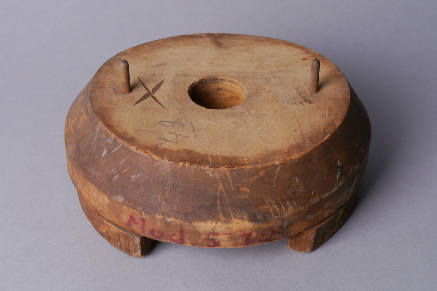 Houten mal of vorm voor hoedenrand