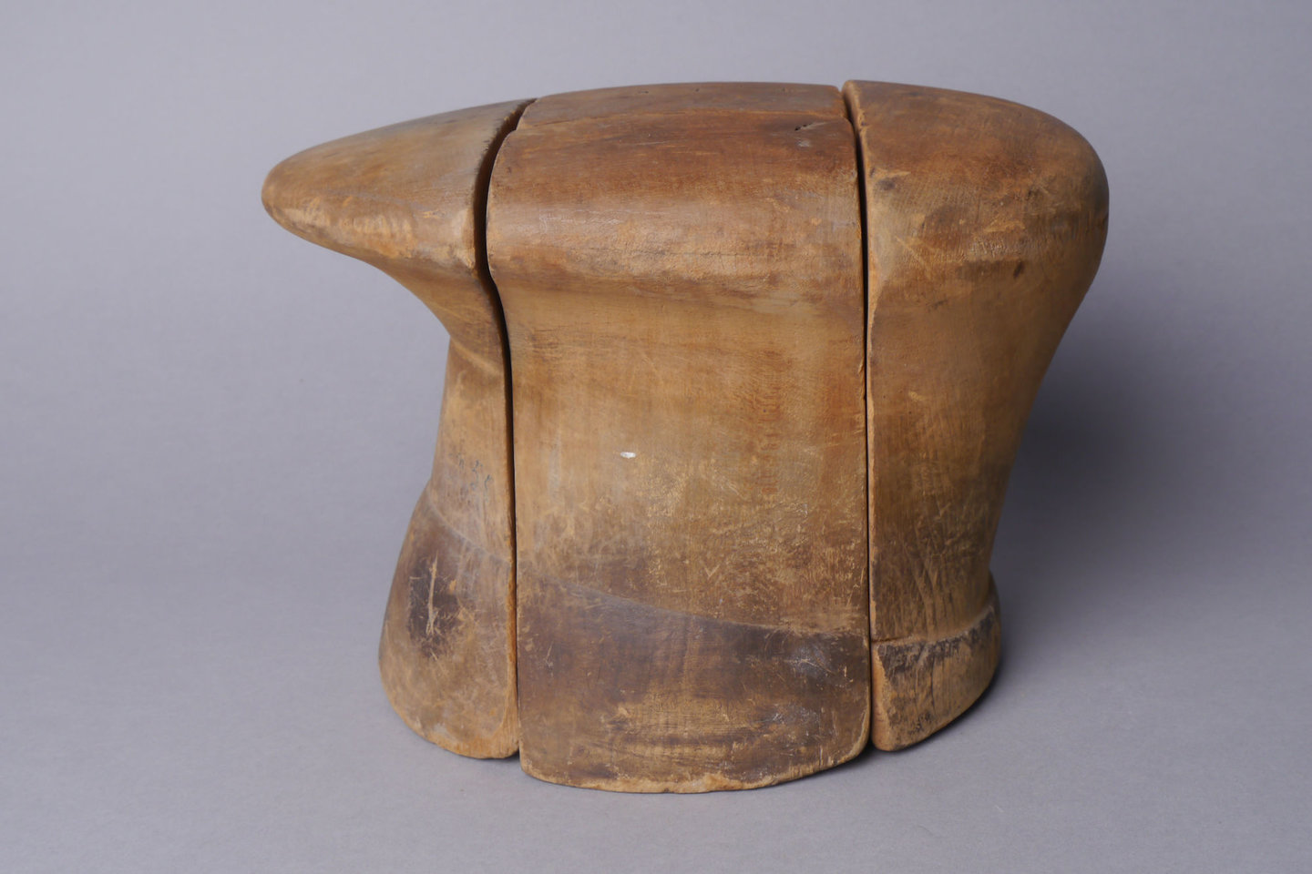 Houten mal of vorm voor hoeden