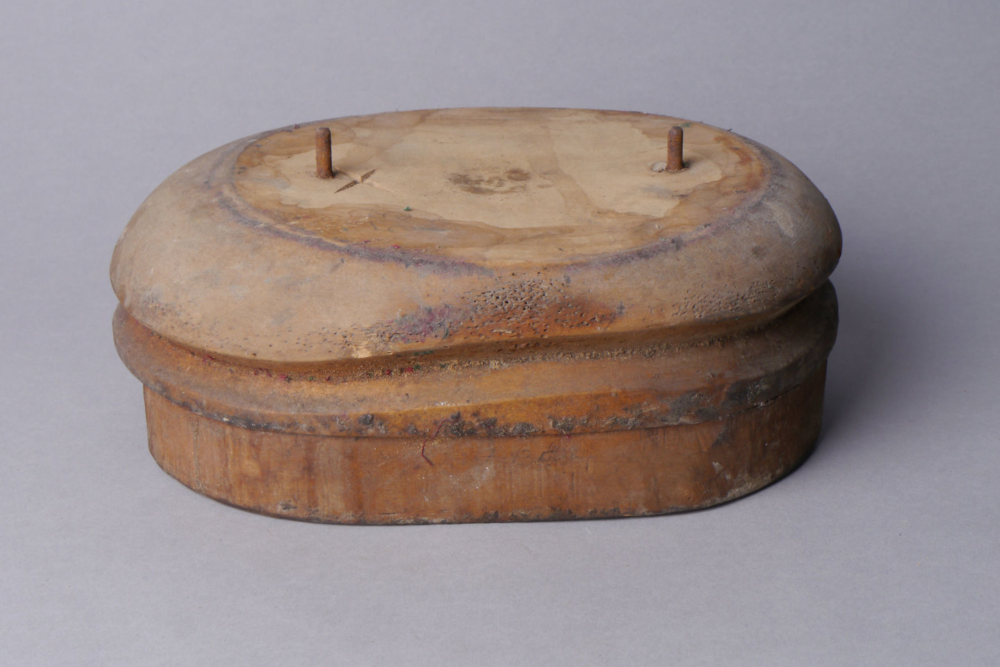 Houten mal of vorm voor hoedenrand