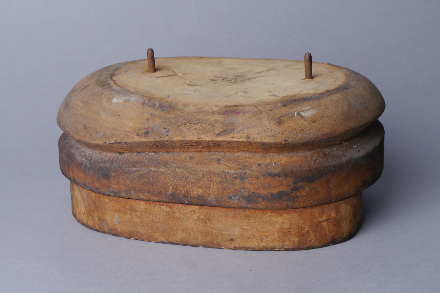 Houten mal of vorm voor hoedenrand