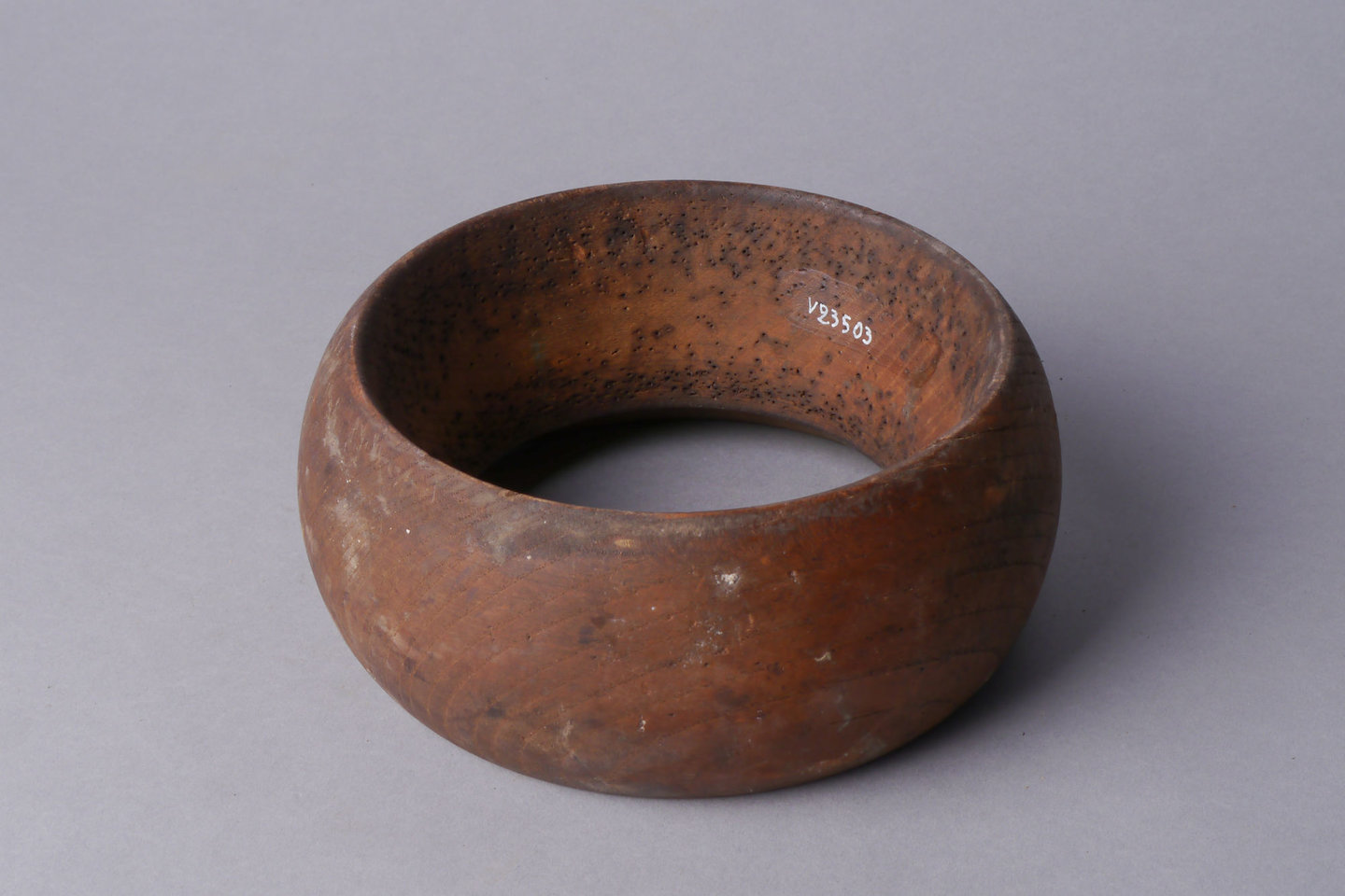 Houten mal of vorm voor hoedenrand