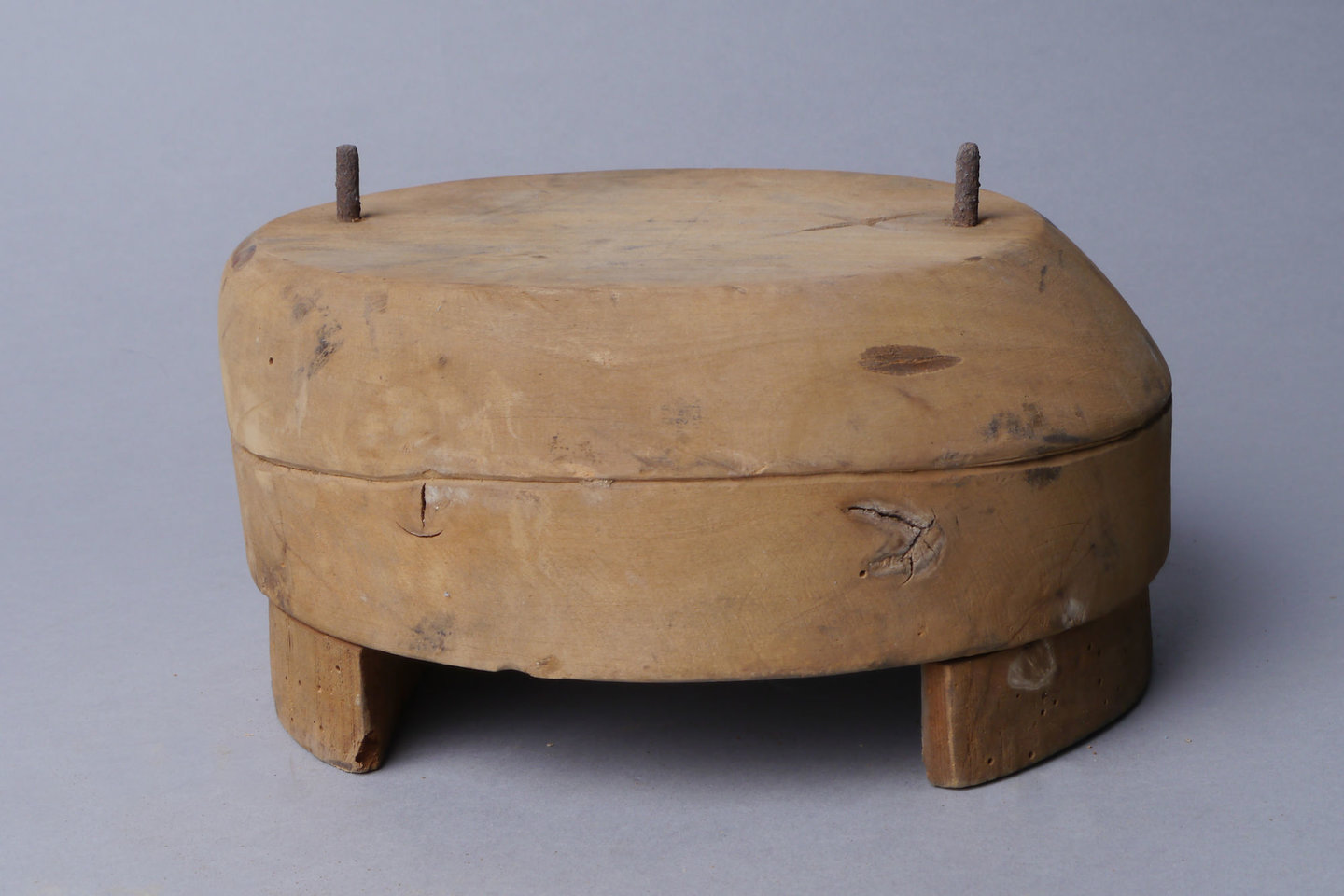 Houten mal of vorm voor hoedenrand