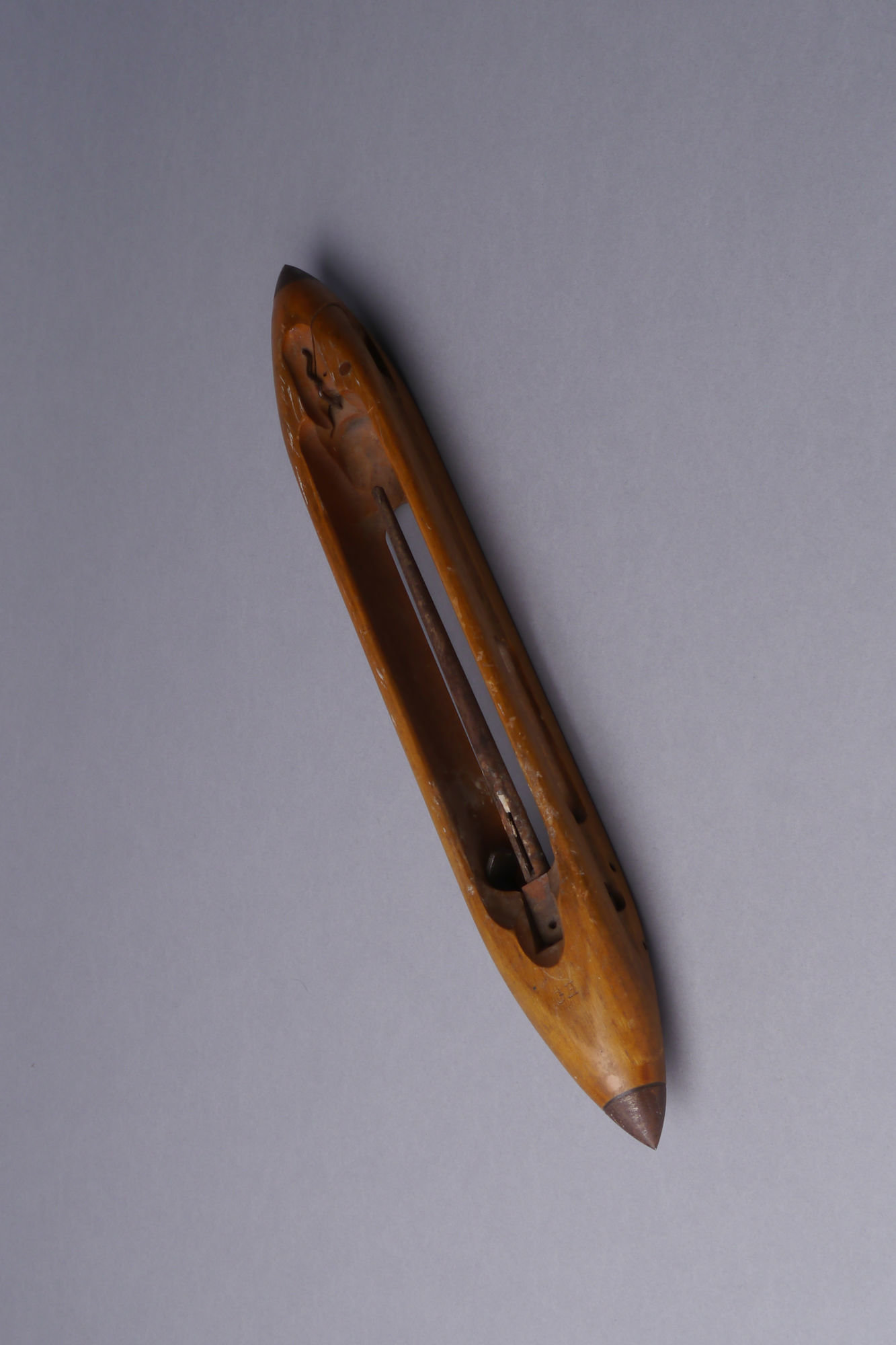 Schietspoel voor een halfautomatisch weefgetouw van het merk GH