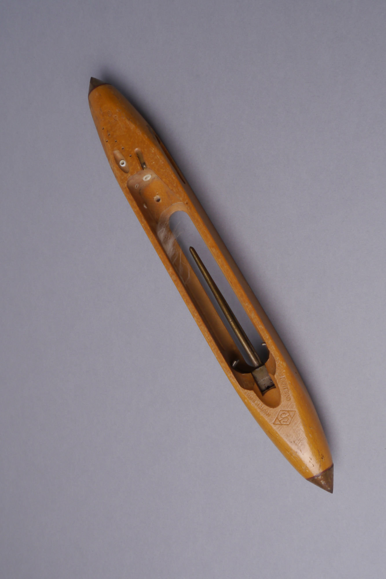 Schietspoel voor een halfautomatisch weefgetouw