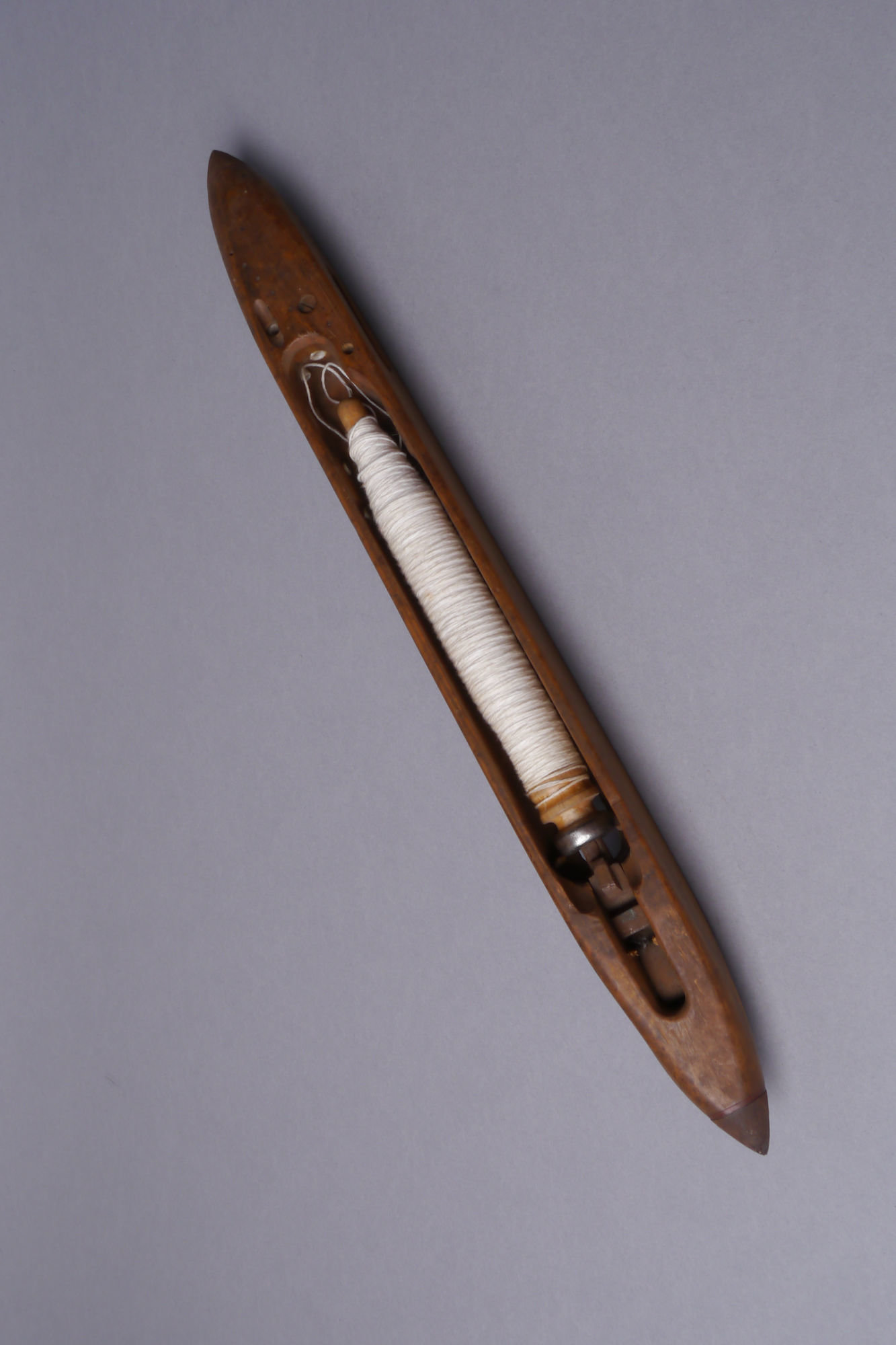 Schietspoel voor een halfautomatisch weefgetouw