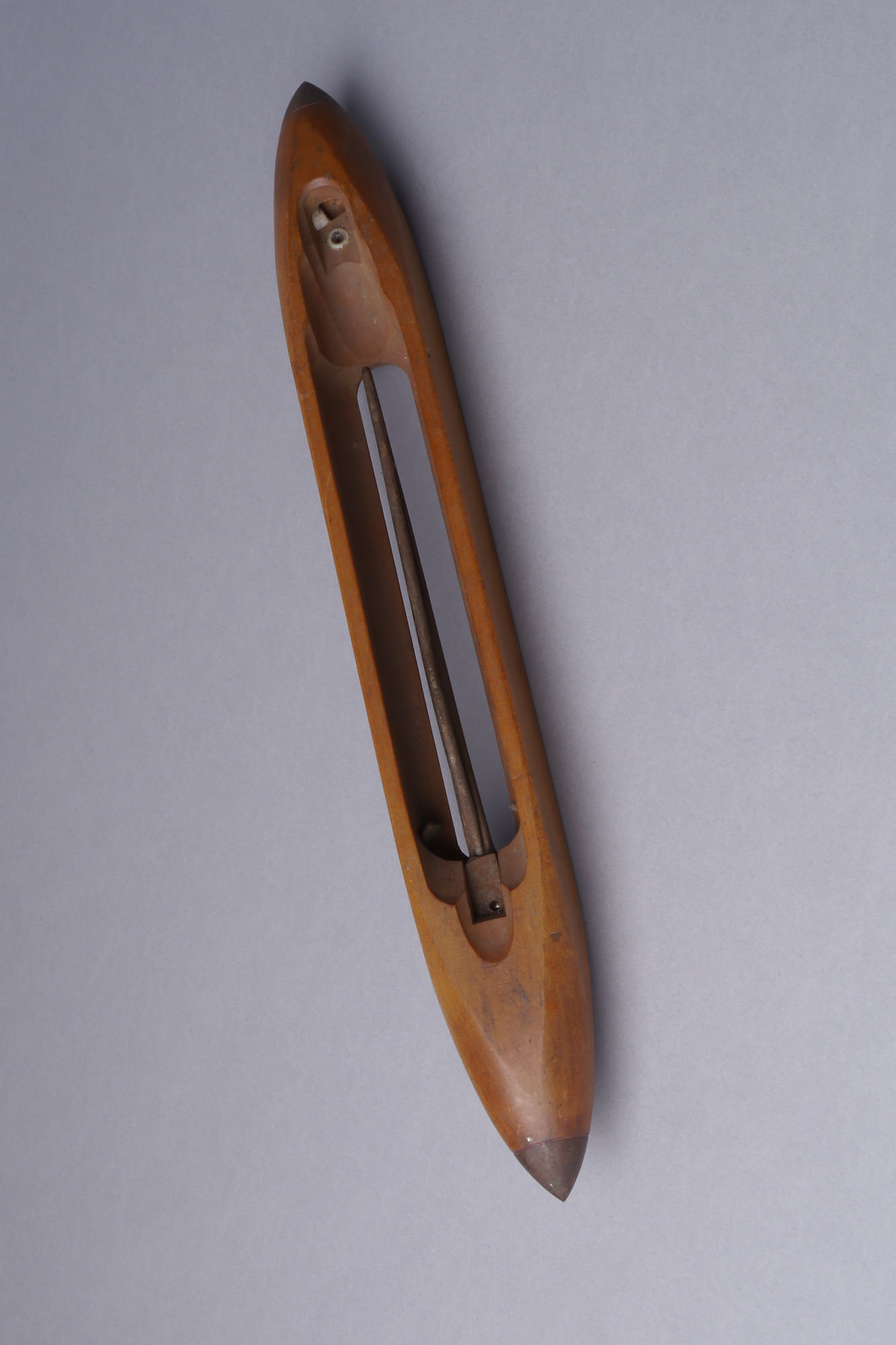 Schietspoel voor een halfautomatisch weefgetouw