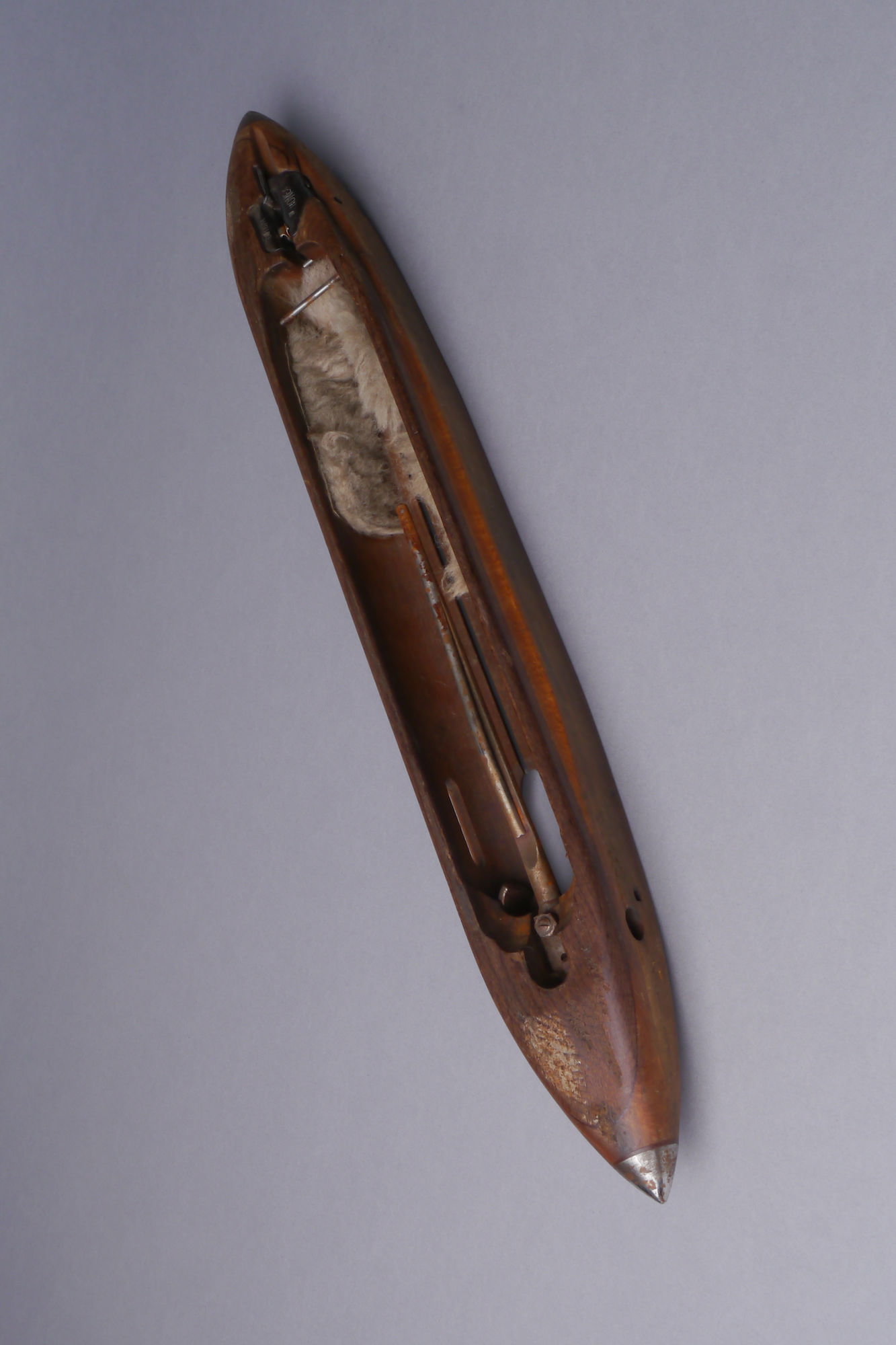 Schietspoel voor een halfautomatisch weefgetouw