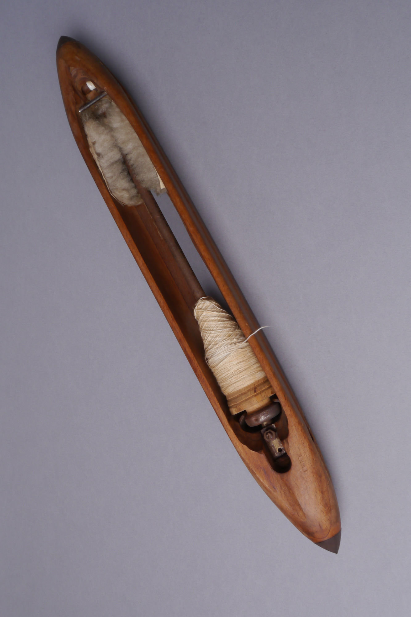 Schietspoel voor een halfautomatisch weefgetouw