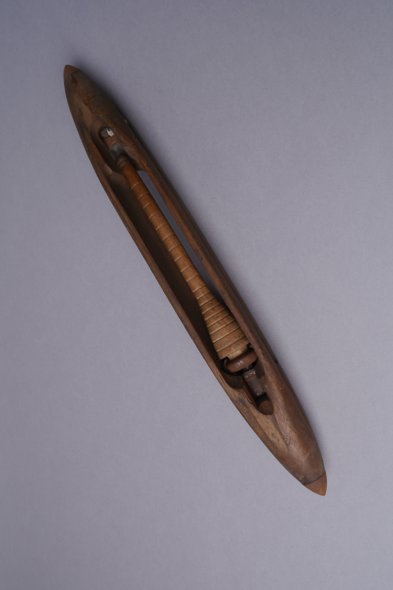 Schietspoel voor een halfautomatisch weefgetouw