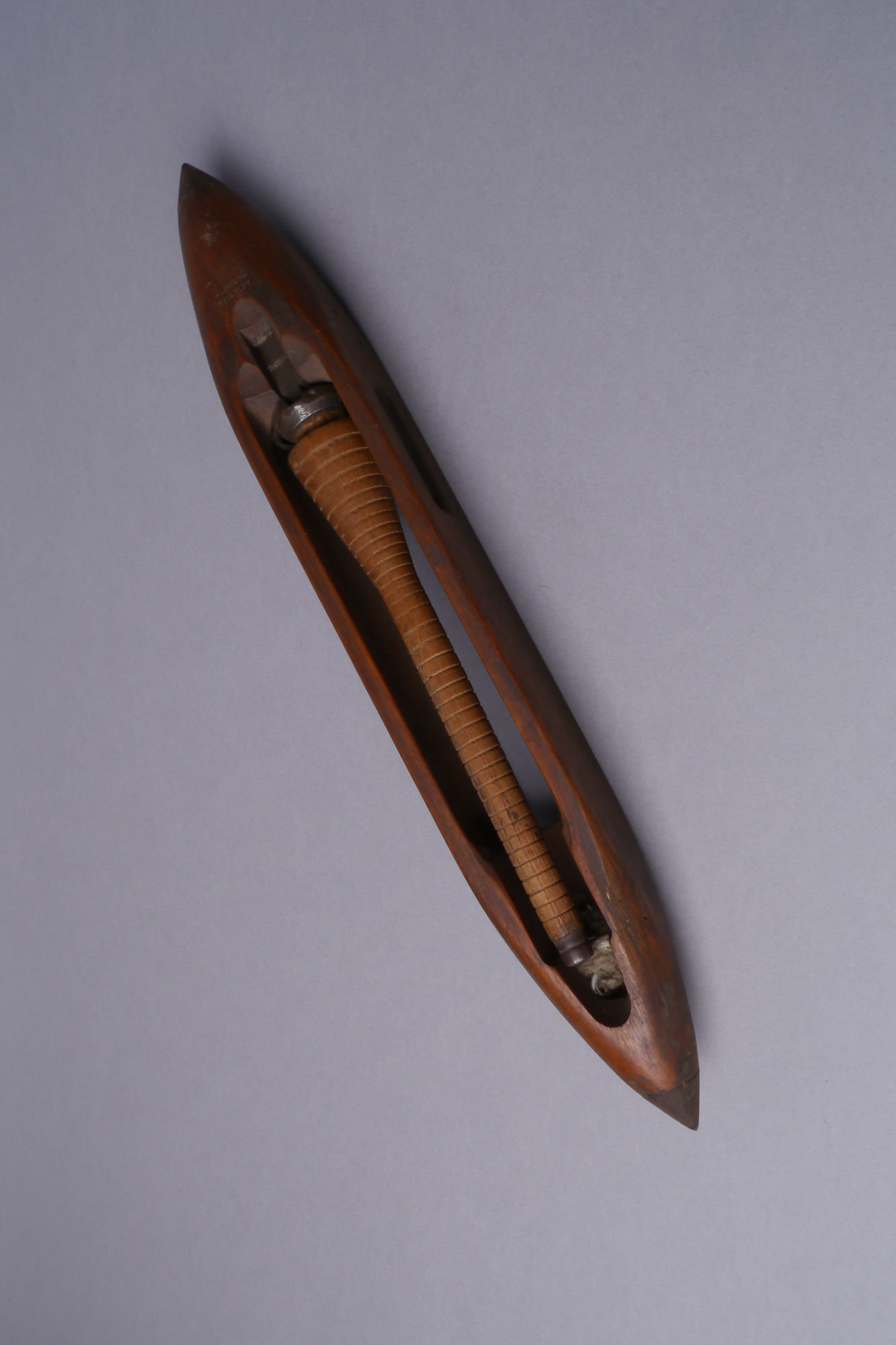 Schietspoel voor een halfautomatisch weefgetouw