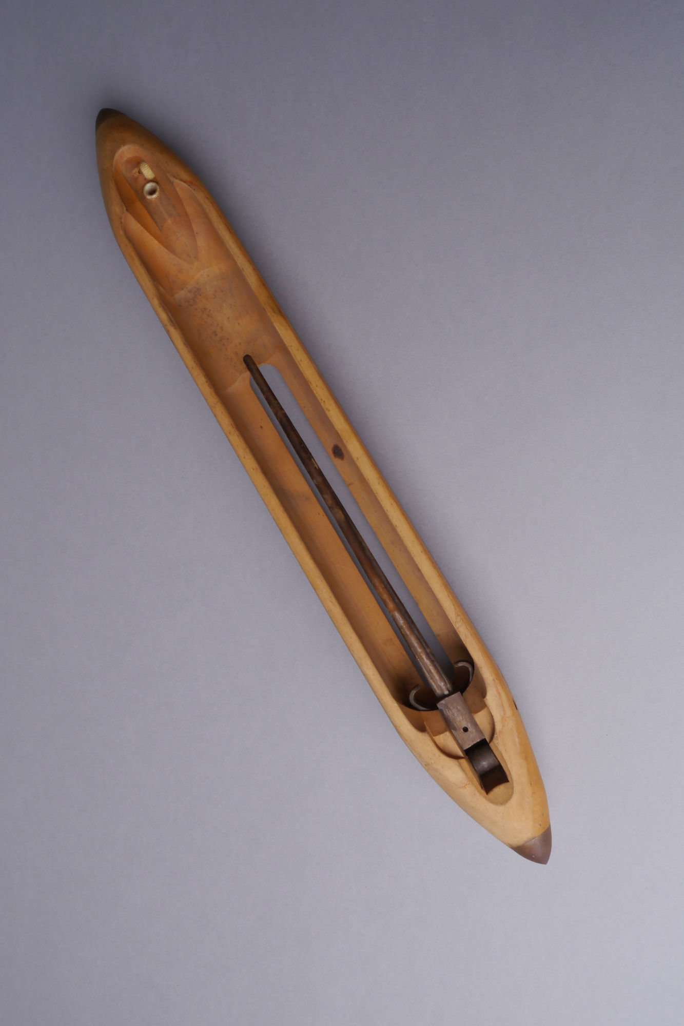 Schietspoel voor een halfautomatisch weefgetouw