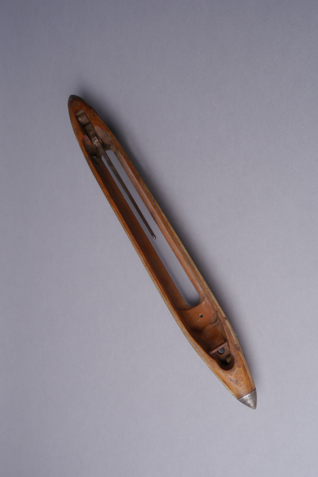 Schietspoel voor een halfautomatisch weefgetouw