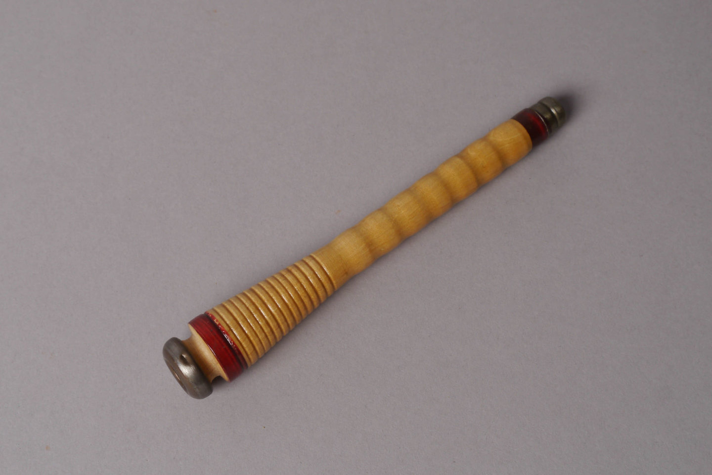 Inslagspoel voor een halfautomatisch weefgetouw