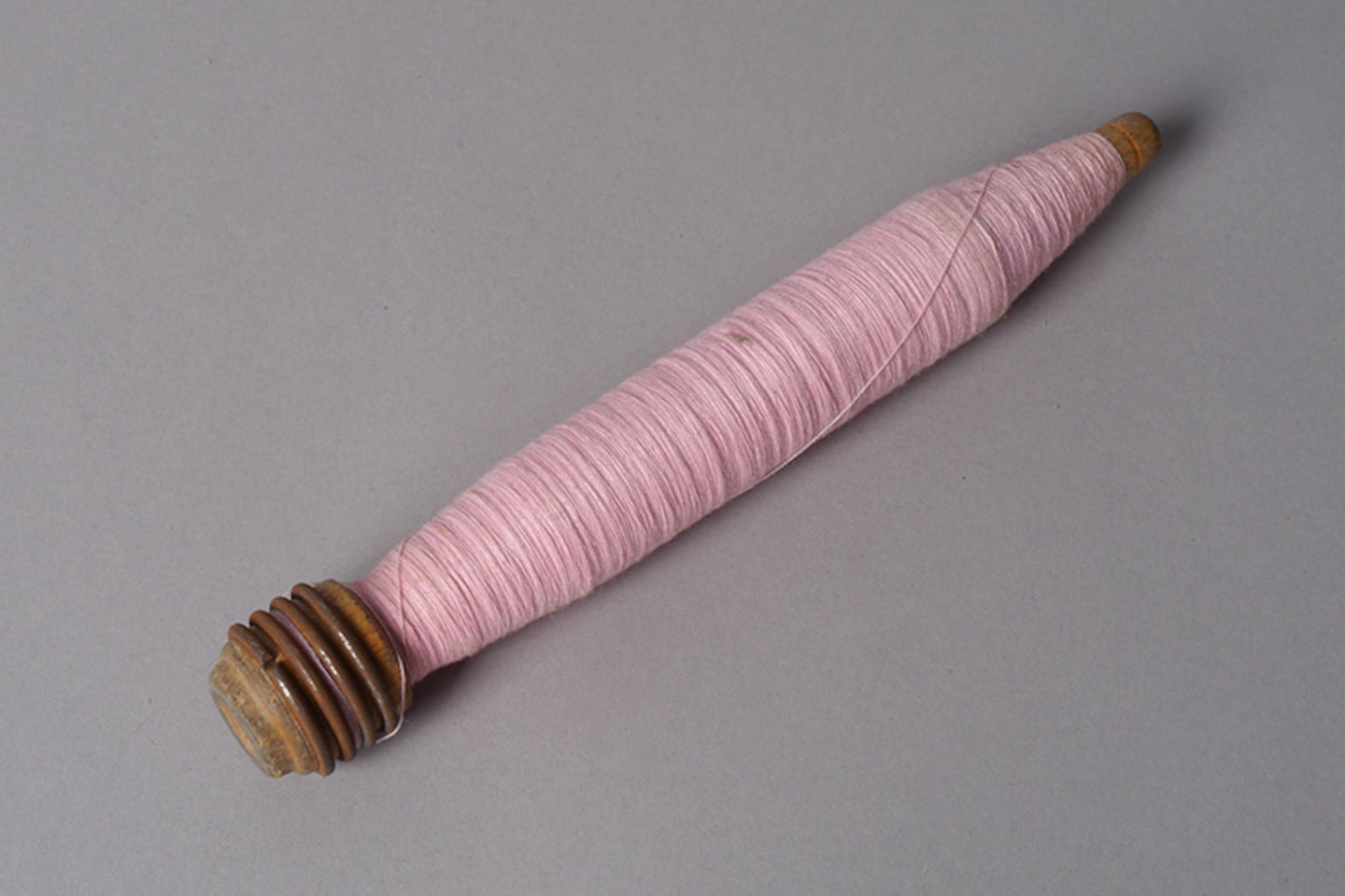 Inslagspoel voor een volautomatisch weefgetouw