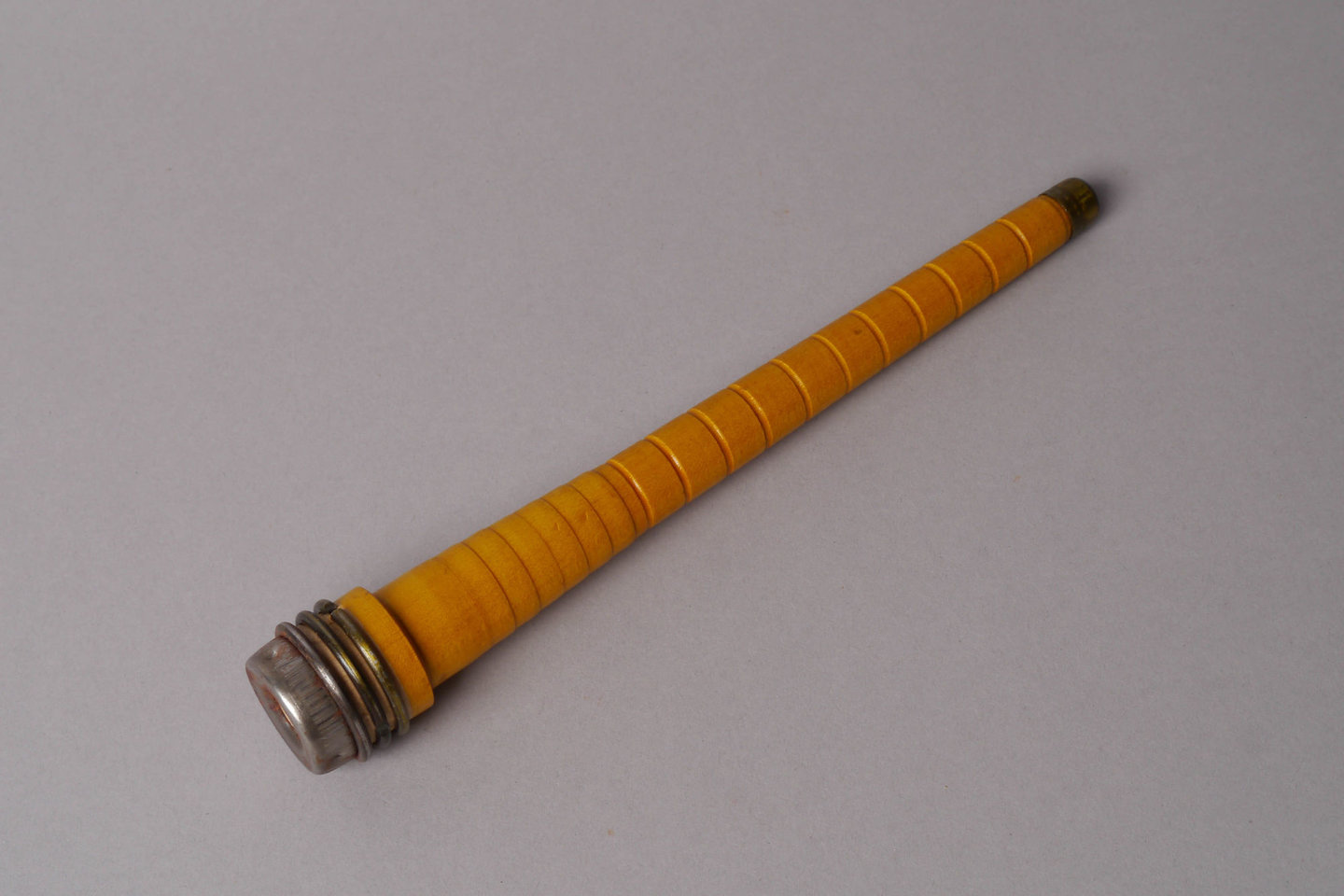 Inslagspoel voor een volautomatisch weefgetouw