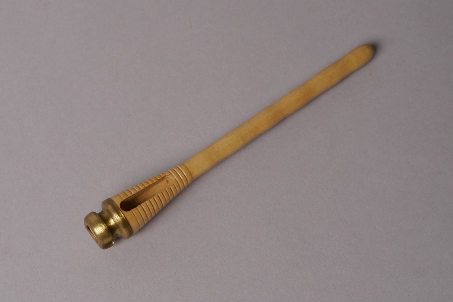 Inslagspoel voor een halfautomatisch weefgetouw