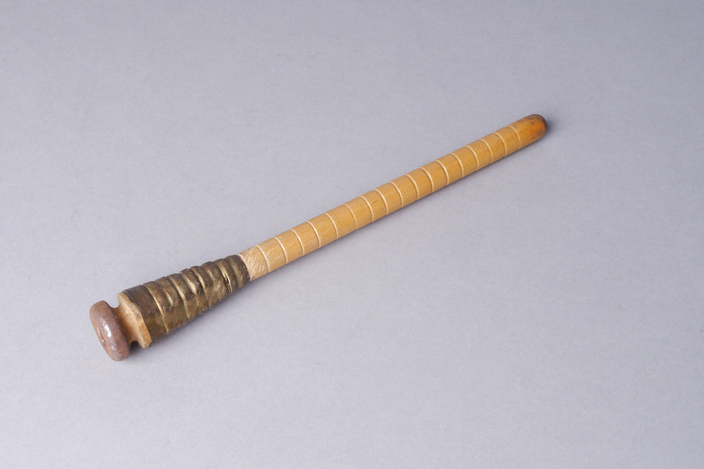 Inslagspoel voor een halfautomatisch weefgetouw