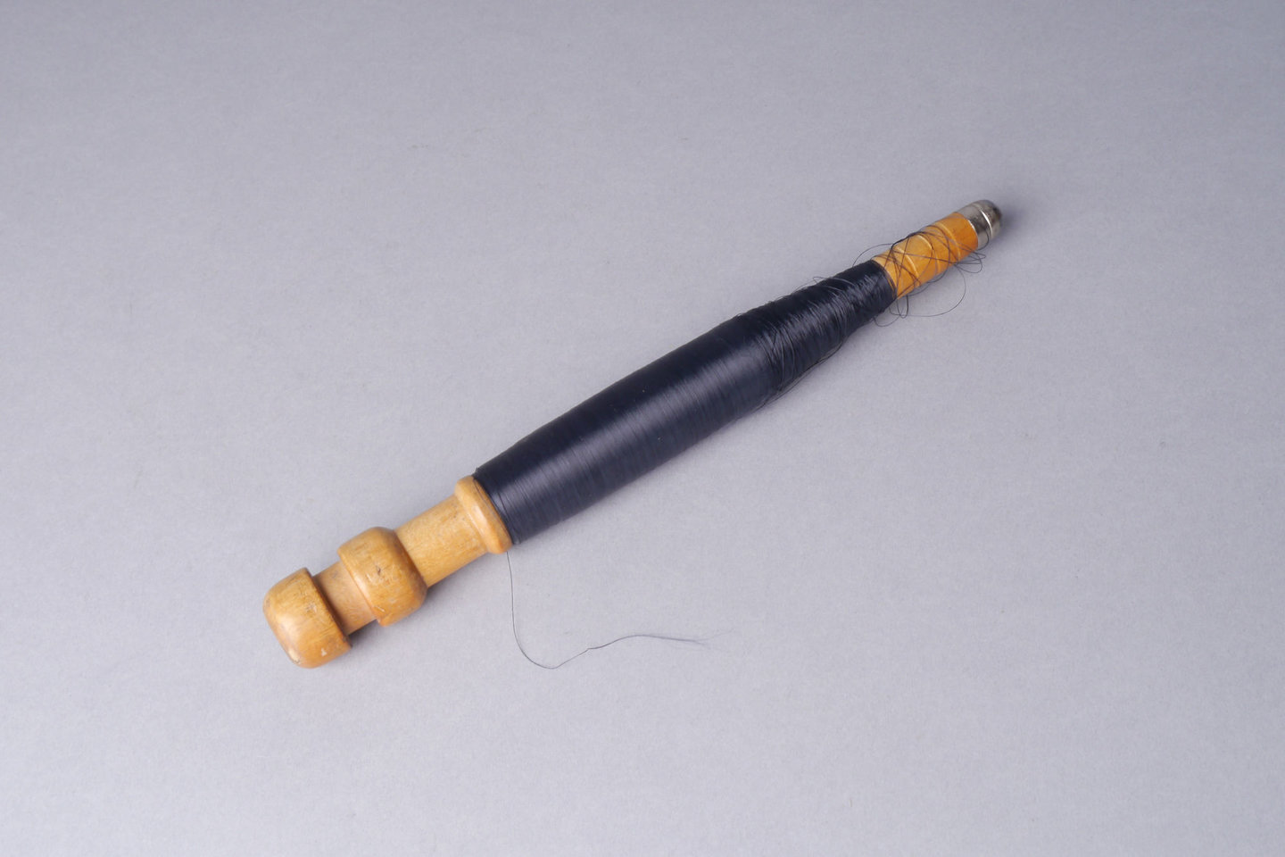 Inslagspoel voor een halfautomatisch weefgetouw