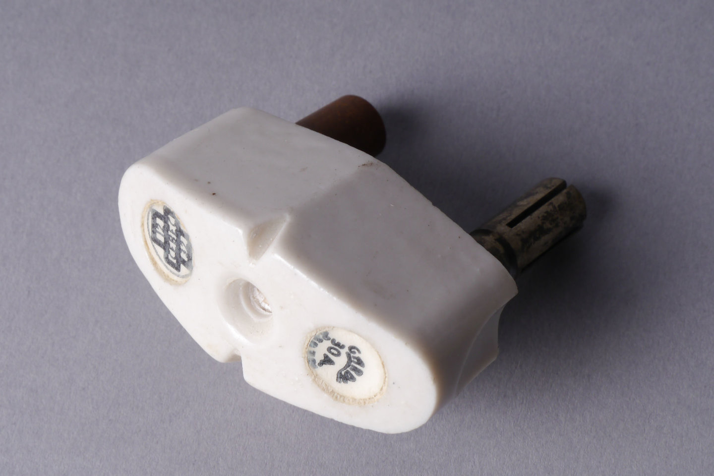 Penzekering in porselein van het merk Gardy