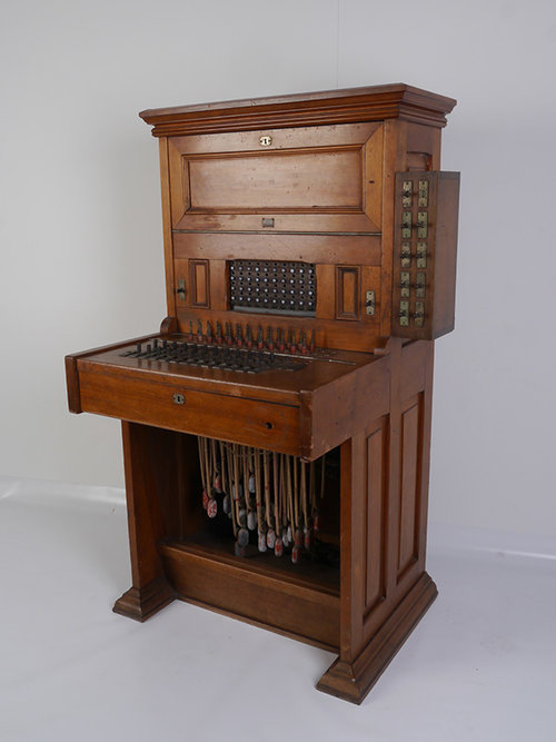 https://www.industriemuseum.be/nl/collectie-item/houten-telefooncentrale-van-het-merk-atea