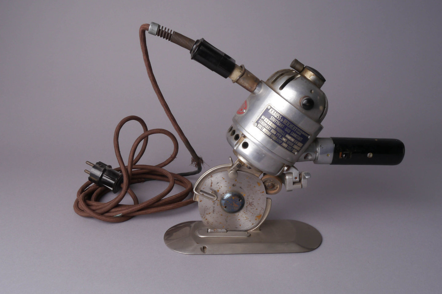 Snijmachine voor textiel van het merk Kuris