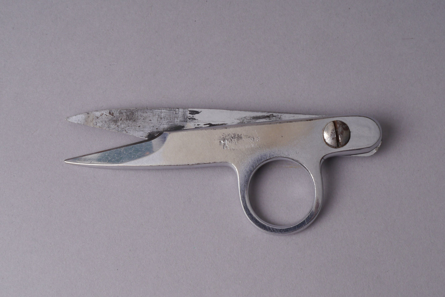 Weversschaar in vernikkeld metaal van het merkHenckels