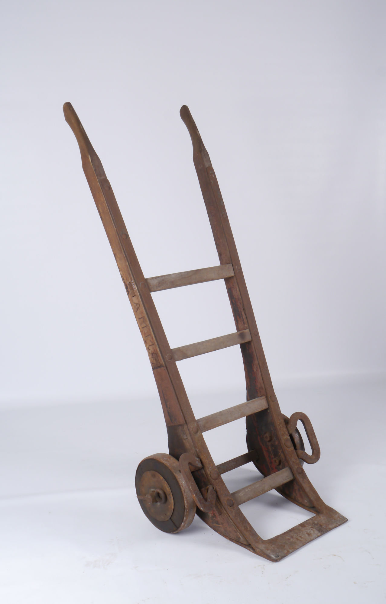 Handkar, duivel of steekwagen om katoenbalen te verplaatsen