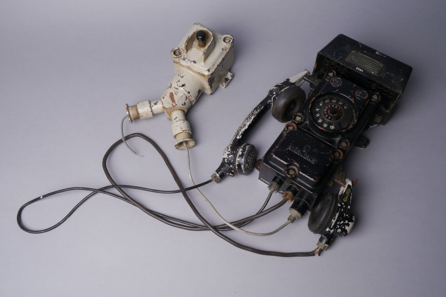 Explosievrije telefoon met kiesschijf van het merk Siemens