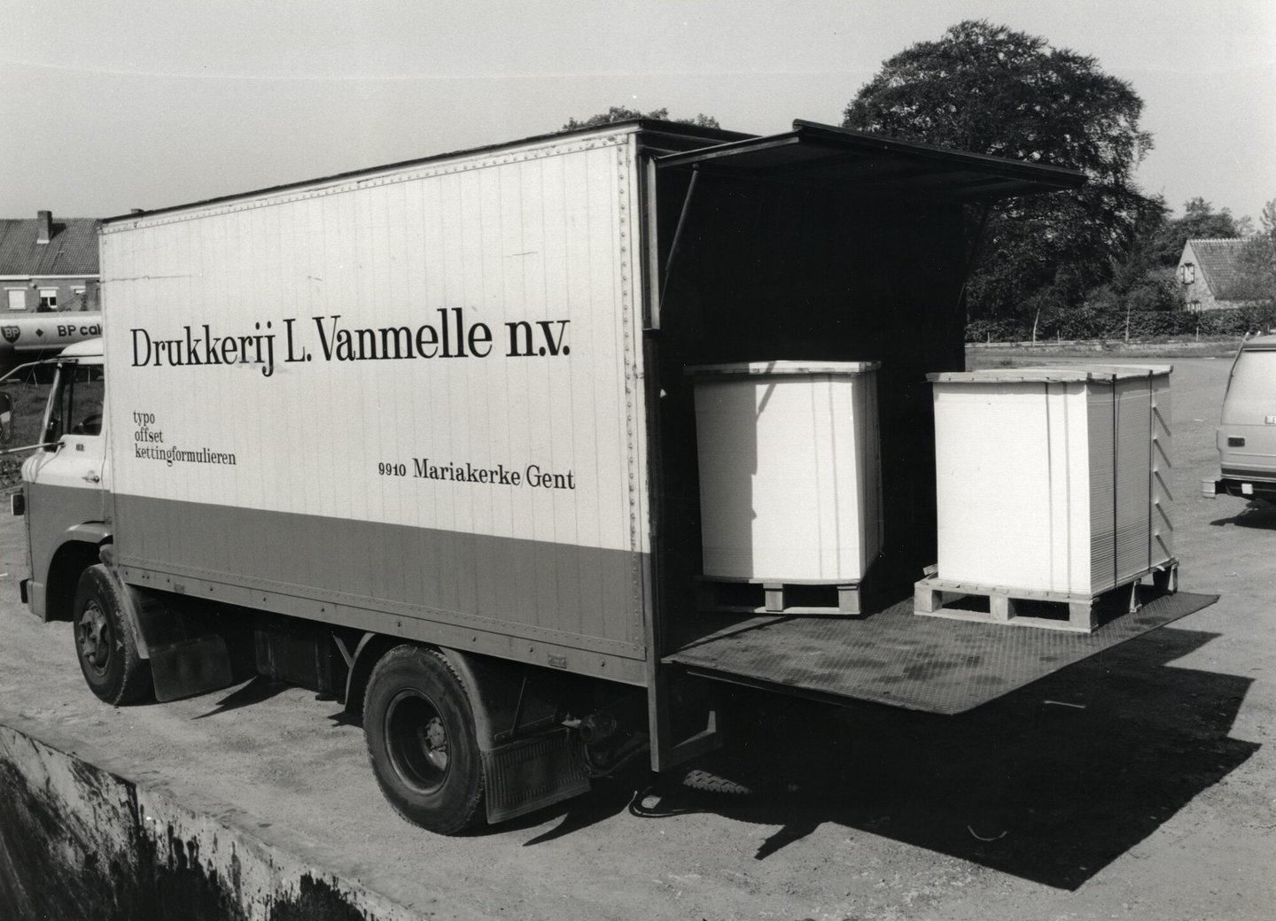 De vrachtwagen van drukkerij Van Melle te Mariakerke