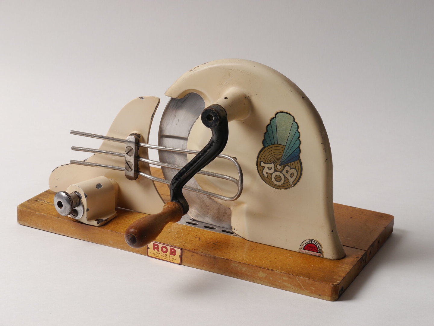 Manuele snijmachine van het merk Rob voor voedingswaren