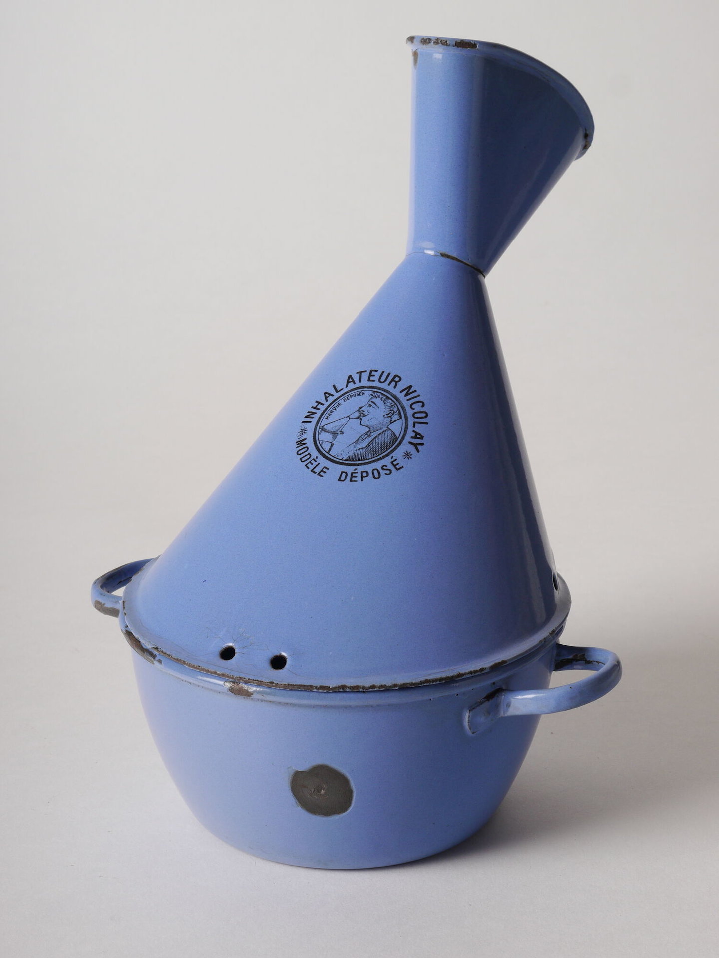 Inhalator van het merk Nicolay met blauwe emaillaag