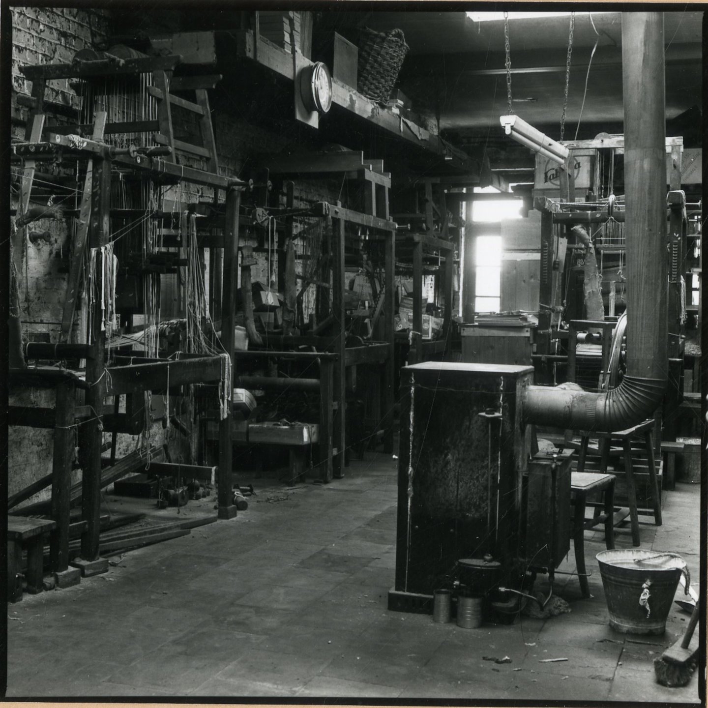 Binnenzicht passementweverij De Backer