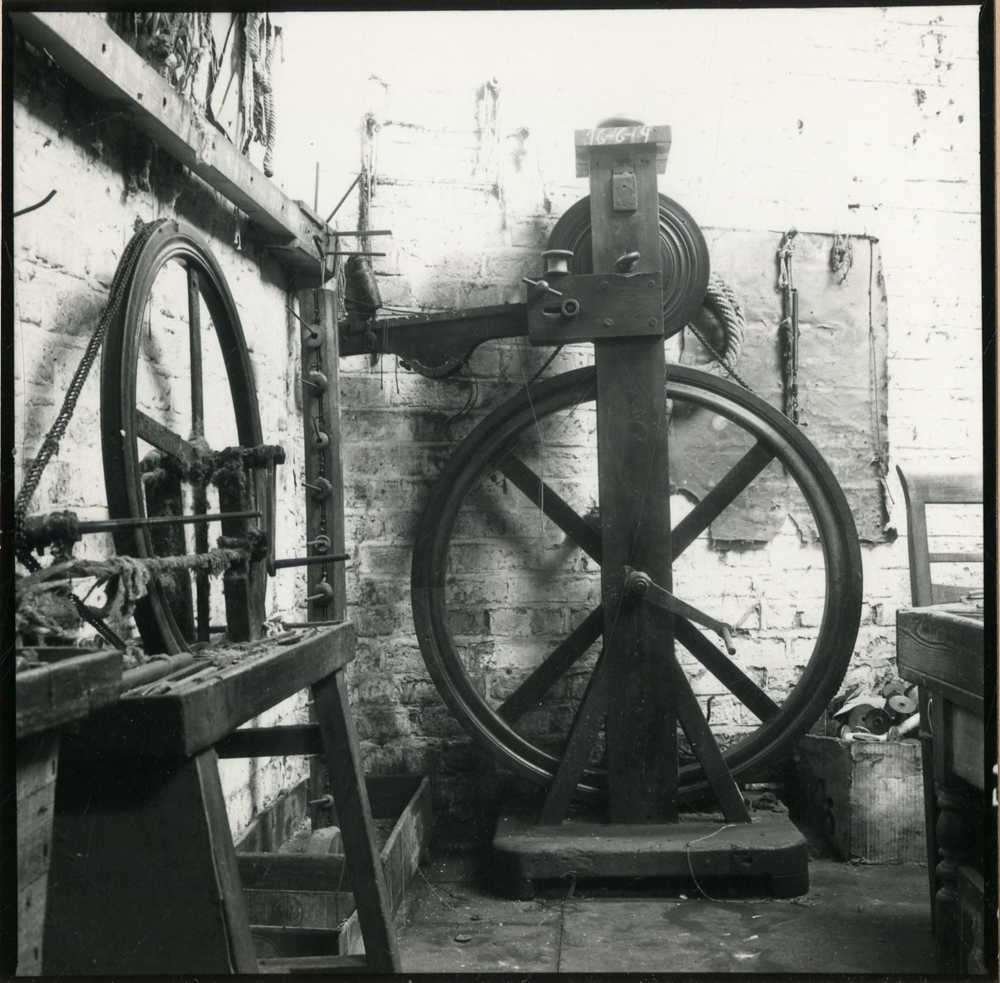 Overspinmolen, ook molette of gimpenwiel  genoemd, in het passementweefatelier De Backer te Brussel