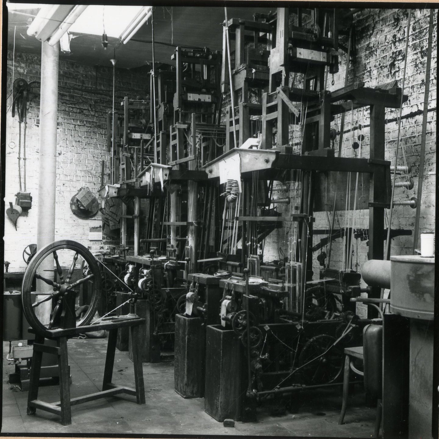 Binnenzicht passementweverij De Backer