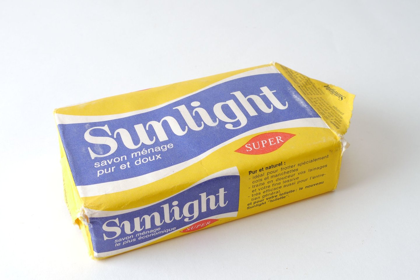Verpakking voor huishoudzeep van het merk Sunlight