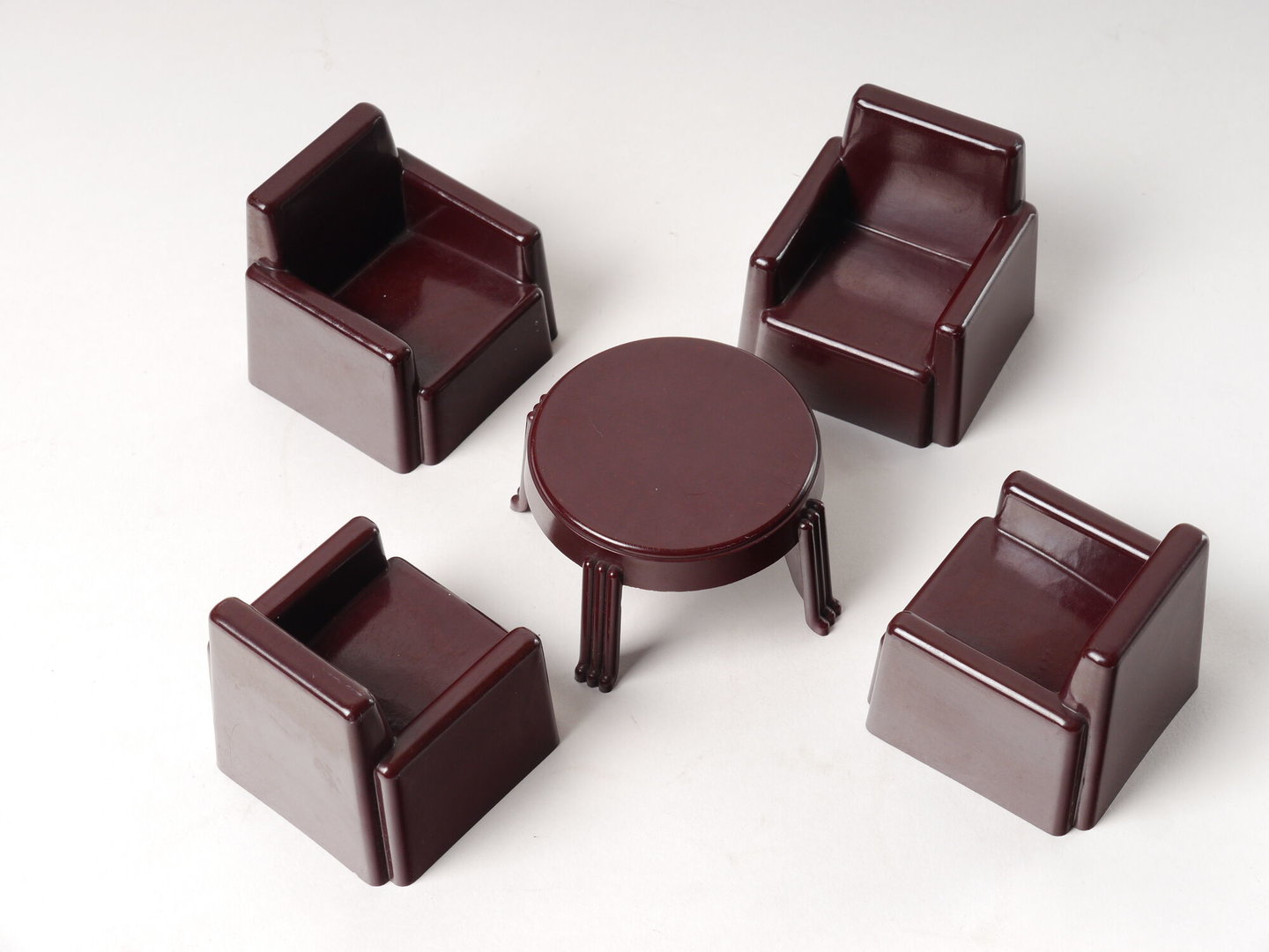 Vijfdelig salon voor een poppenhuis