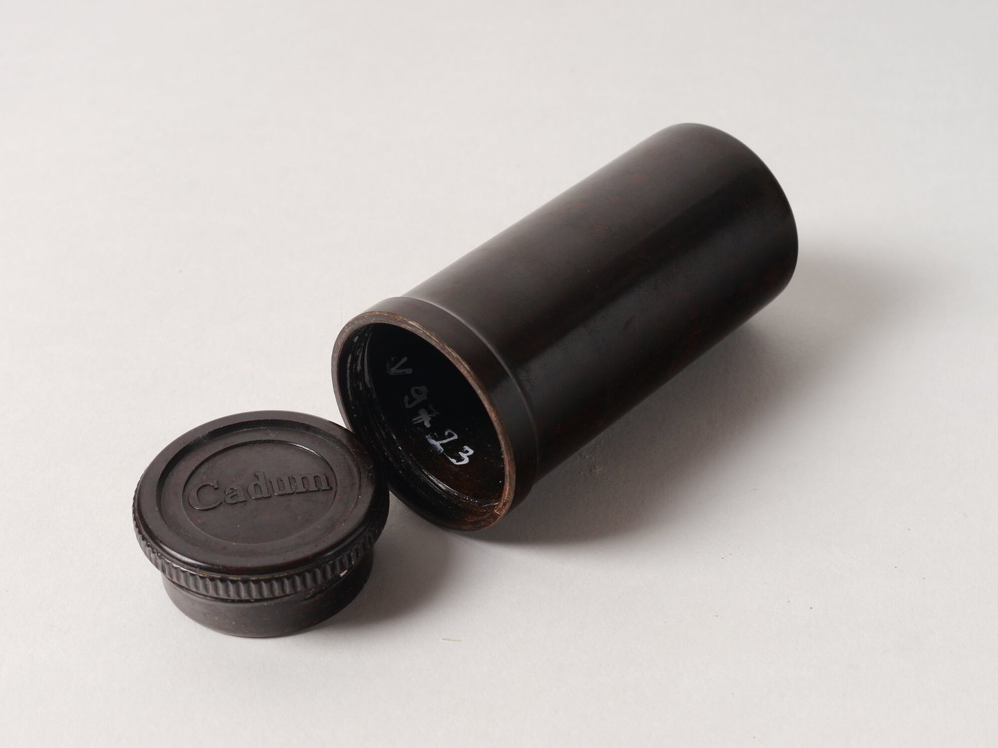 Ronde doos met schroefdeksel voor scheerzeep Cadum