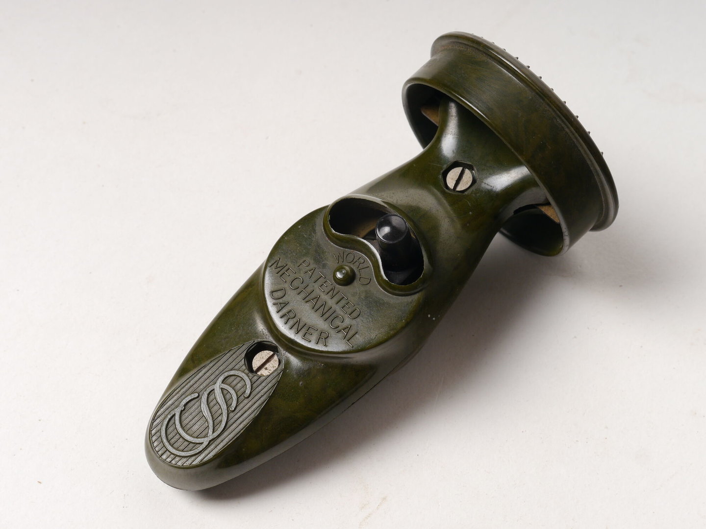 Mechanische toestel om kousen te stoppen van het merk Sister Susie