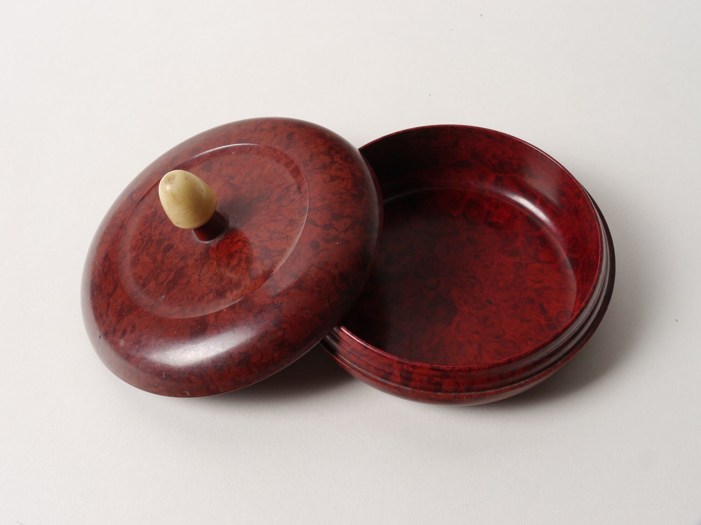 Ronde doos met afneembaar deksel van het merk Vynckier