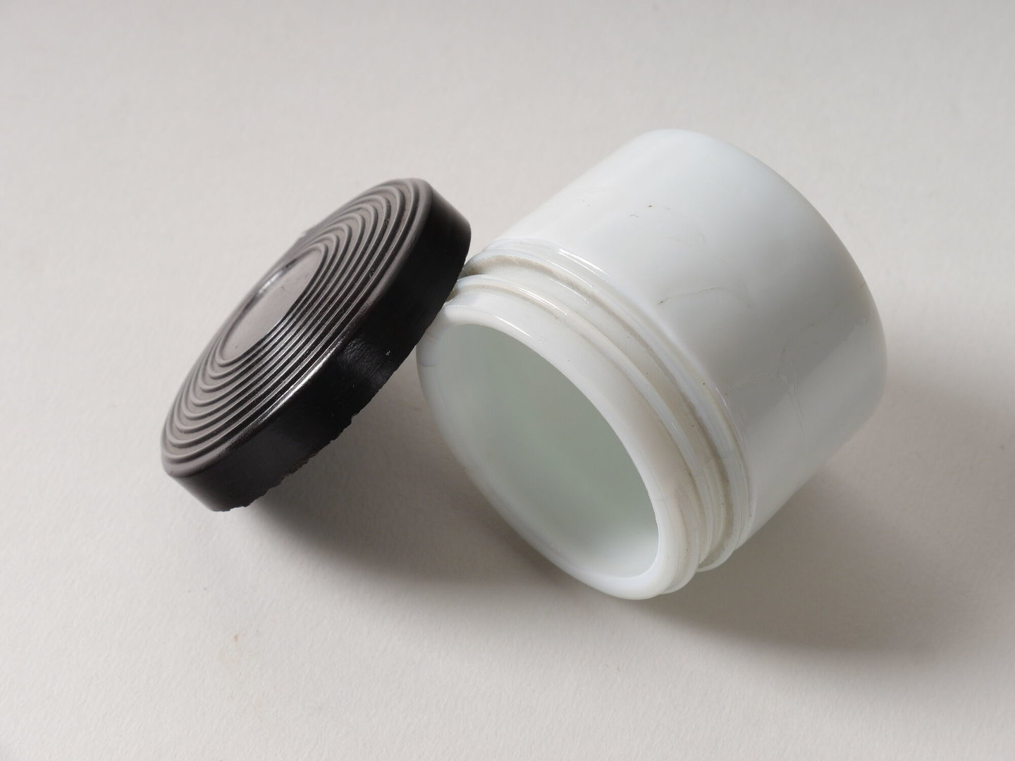 Ronde pillendoos met schroefdeksel