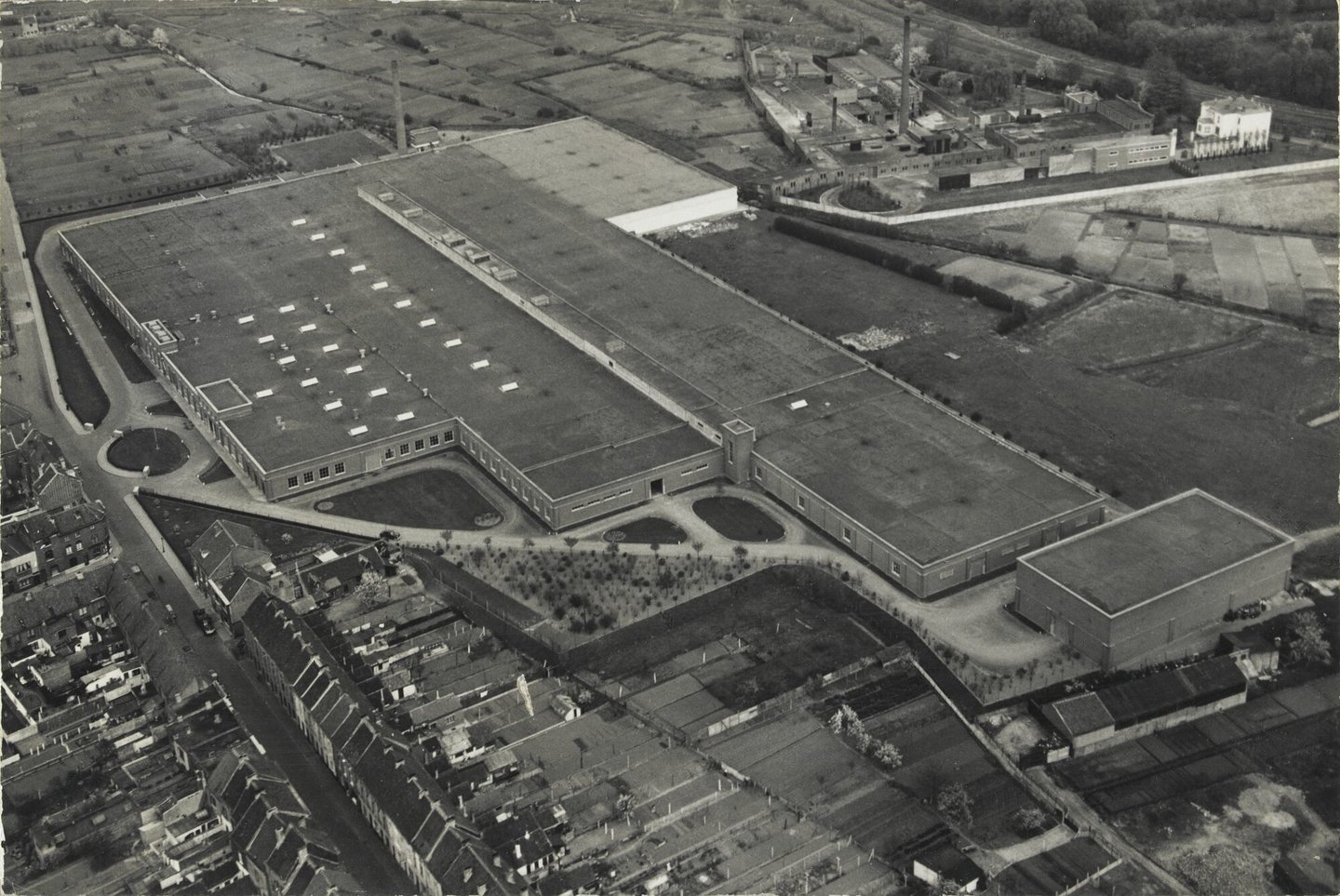 Luchtfoto van textielfabriek E.J. Braun