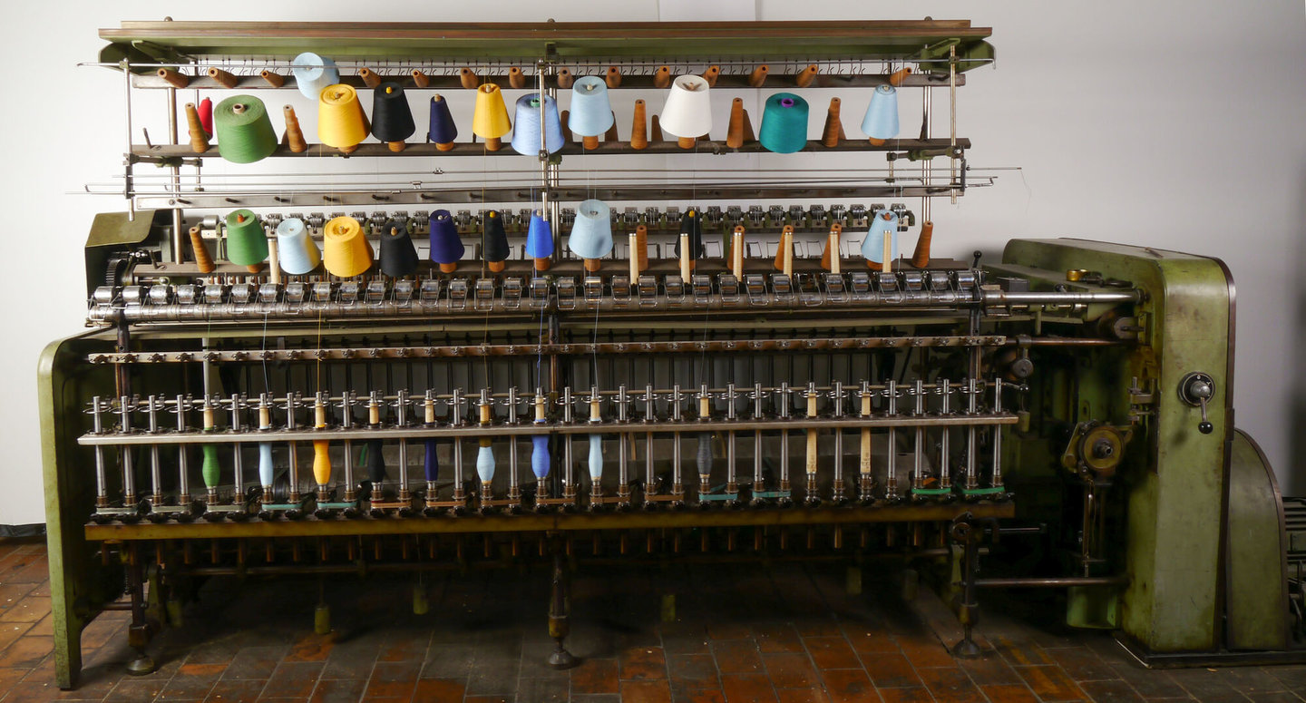 Twijnmachine van het merk J. Pfenningsberg & Co.