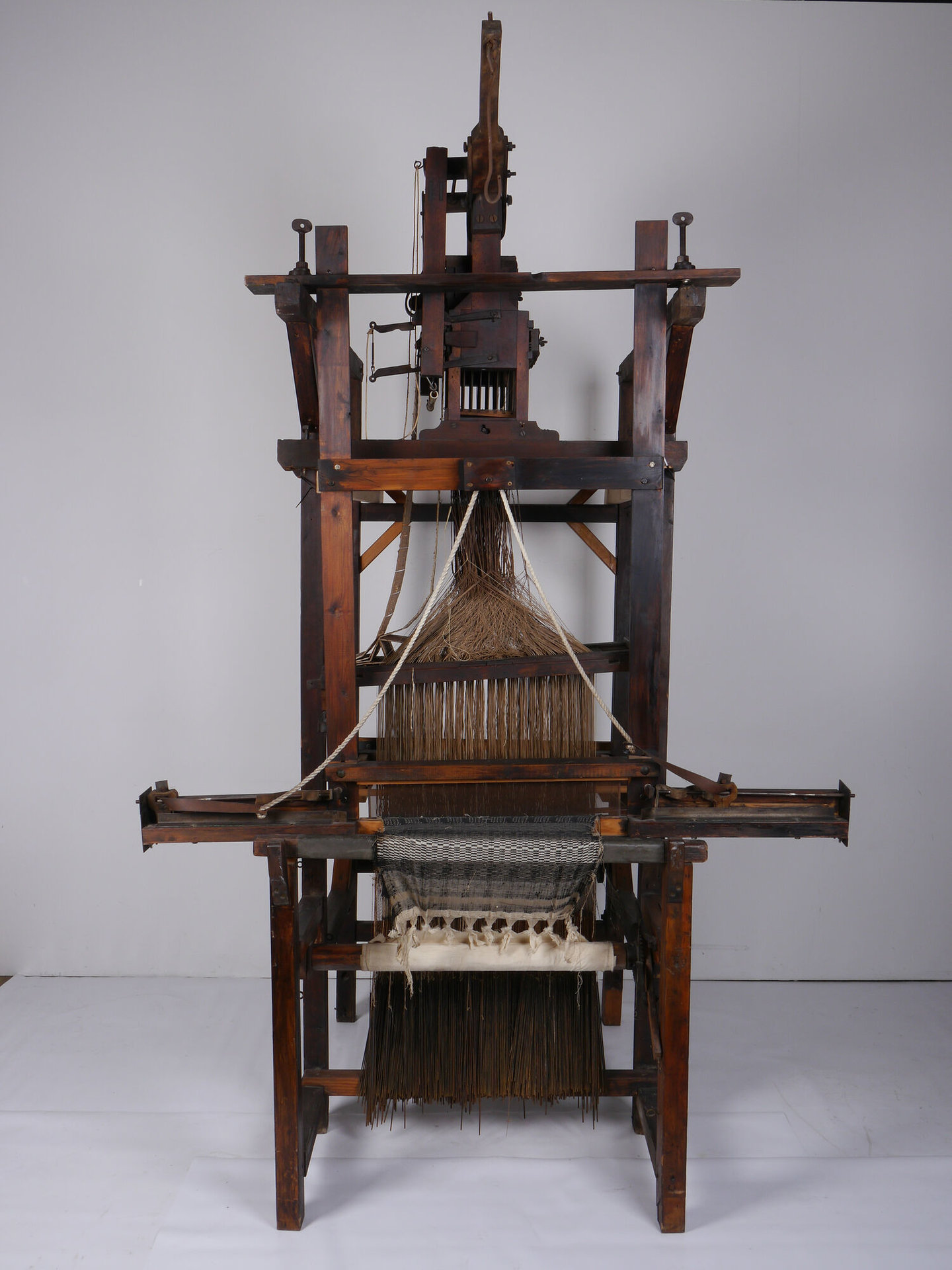 Handweefgetouw voor jacquardweefsels